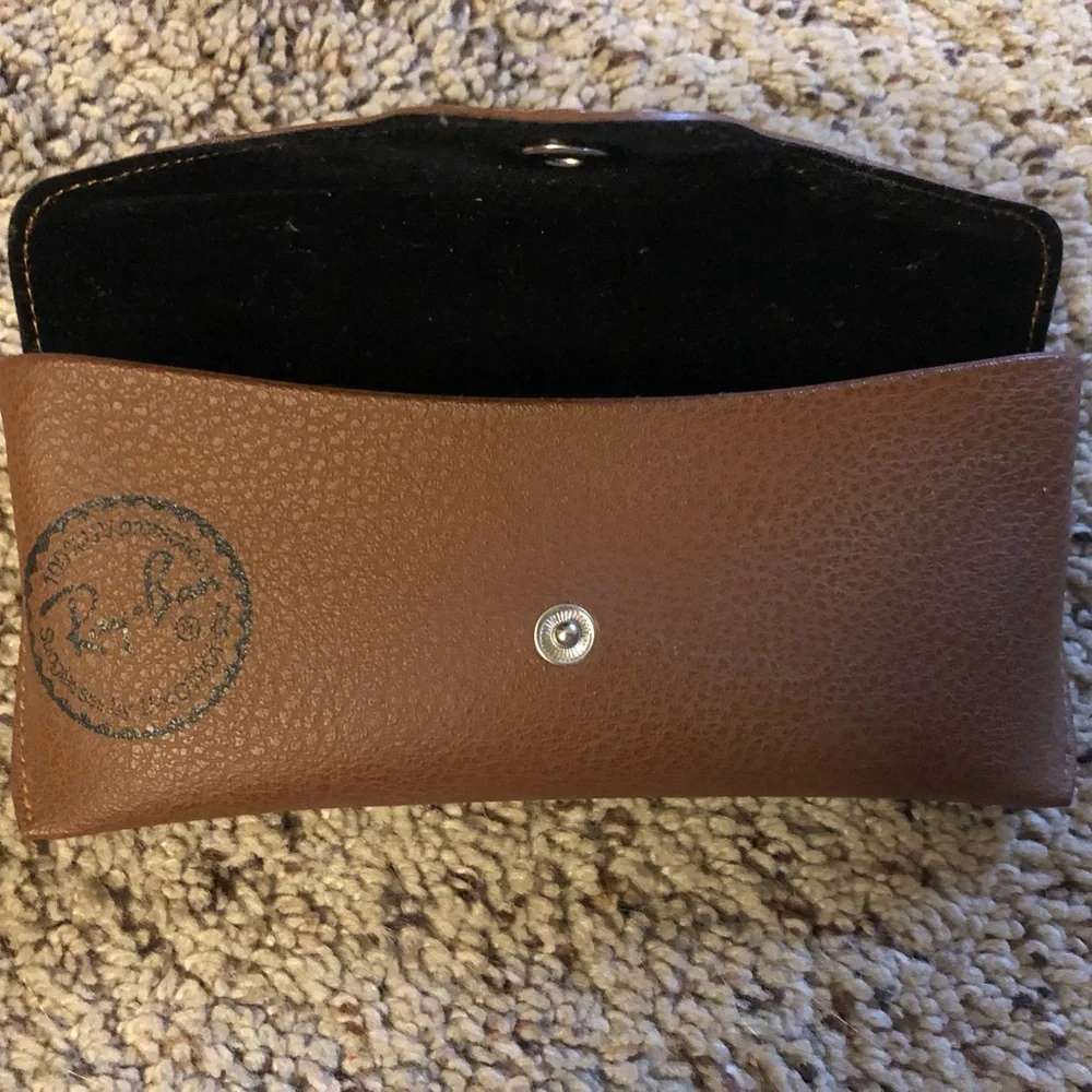 Designer Sunglass Cases and Cloths - Picture 10 of 10